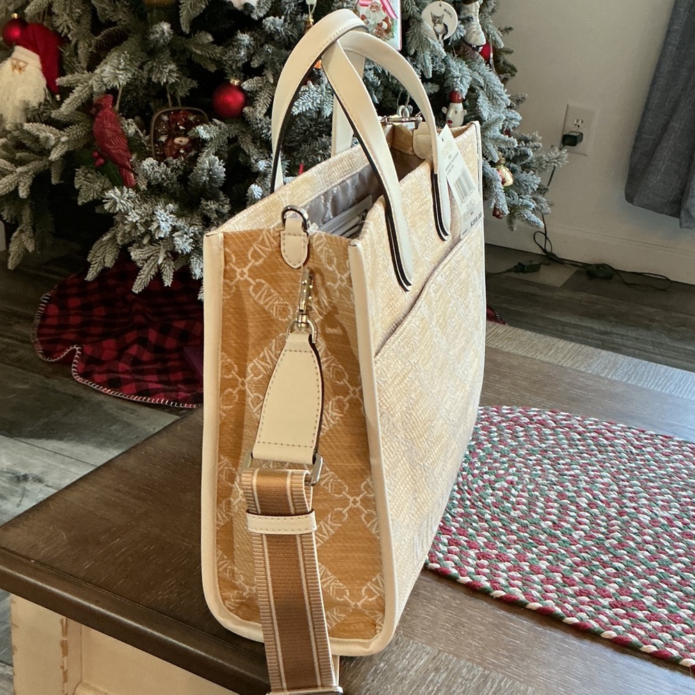 Michael Kors Beige and White Tote Bag “GIGI”. - Picture 4 of 13